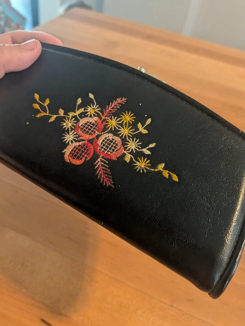 Vintage Japanese Black Faux Leather Floral Embroidered Kisslock Wallet